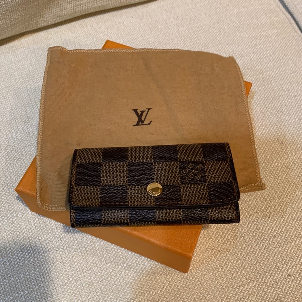 Authentic LV Damier Multicles 4 Ring Key Case